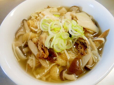 きのこと油揚げの白だし温蕎麦